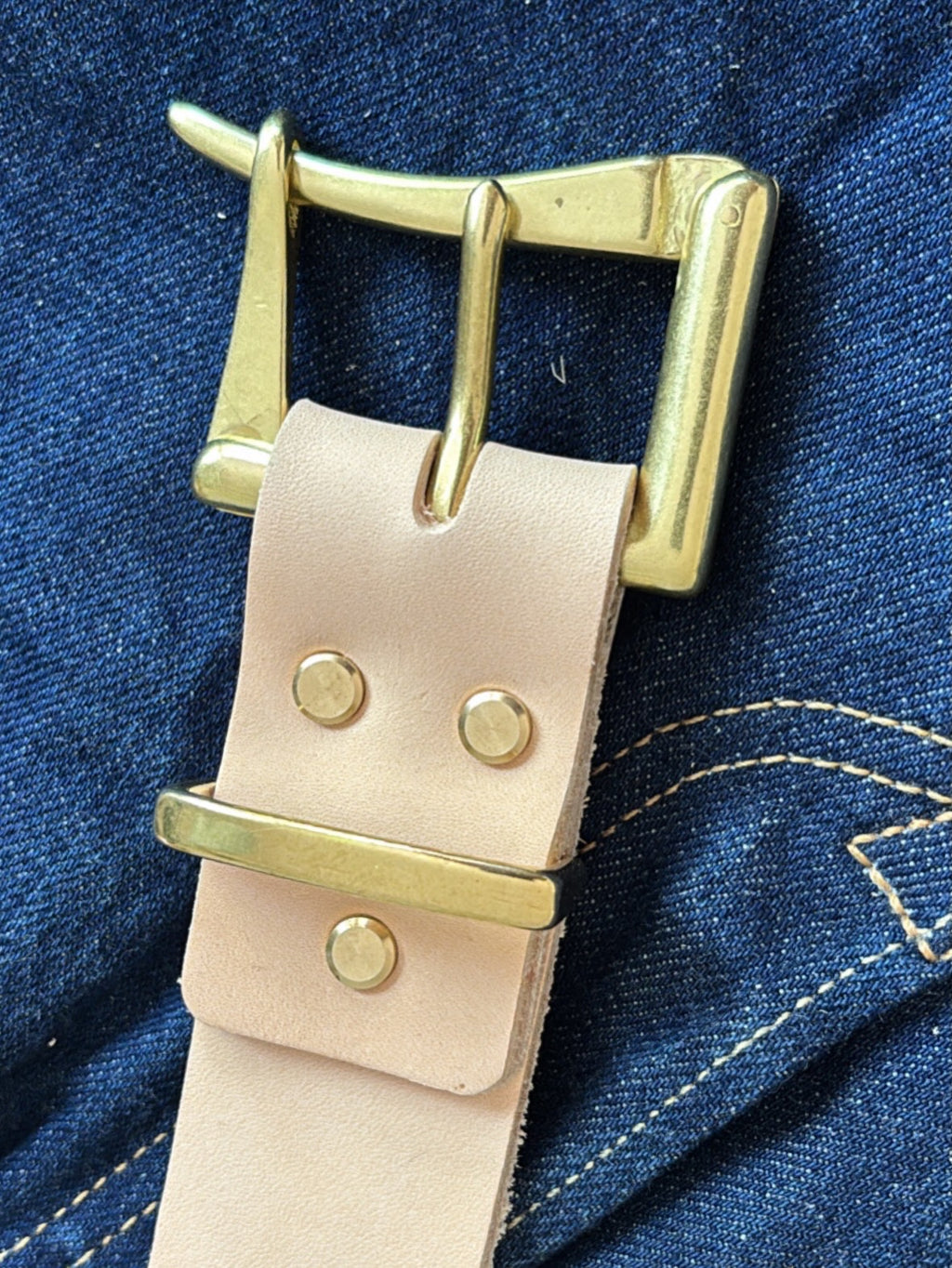 Natural Veg-tanned leather belt with Fireman-style quick release solid brass buckle