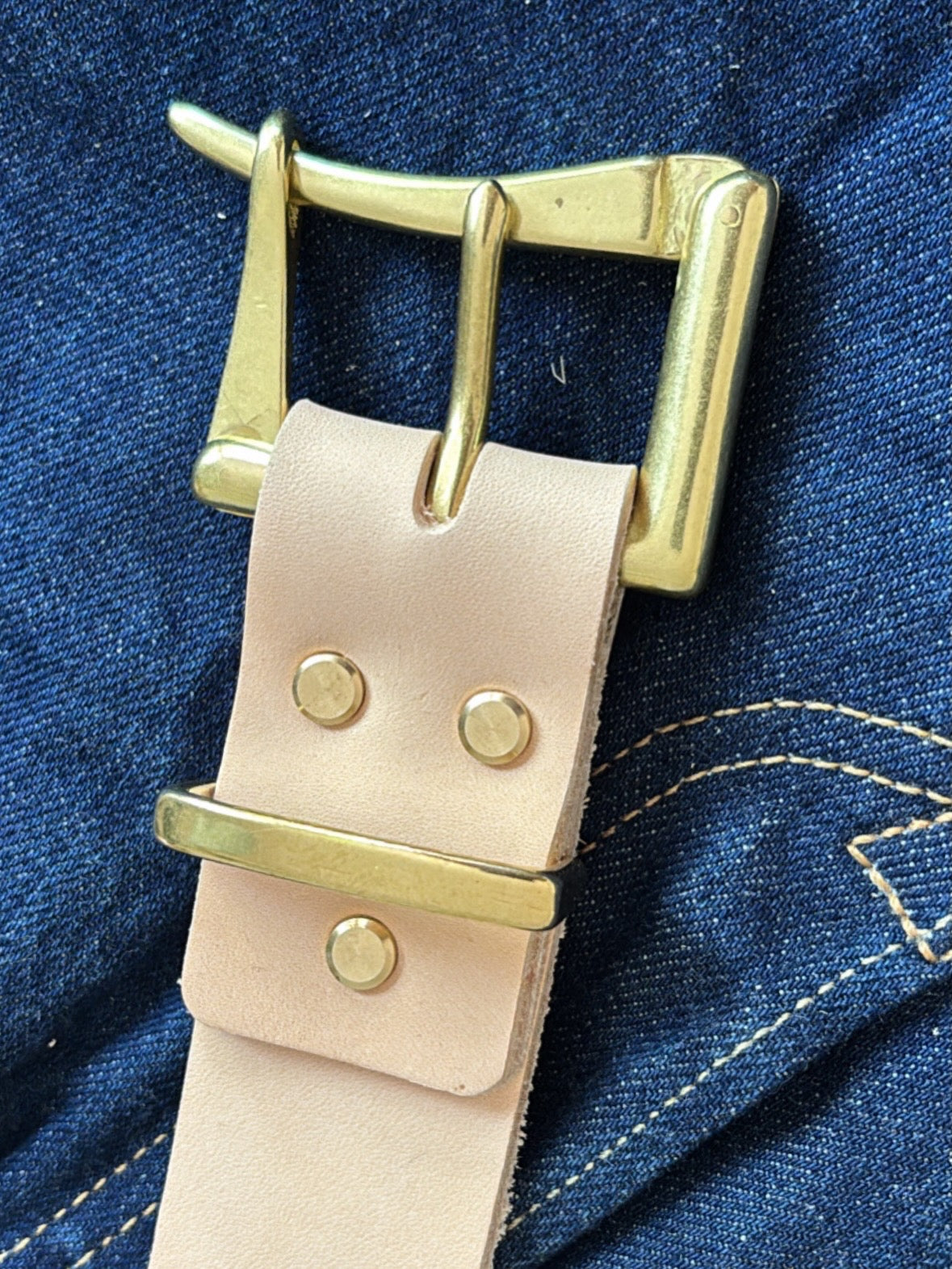 Natural Veg-tanned leather belt with Fireman-style quick release solid brass buckle