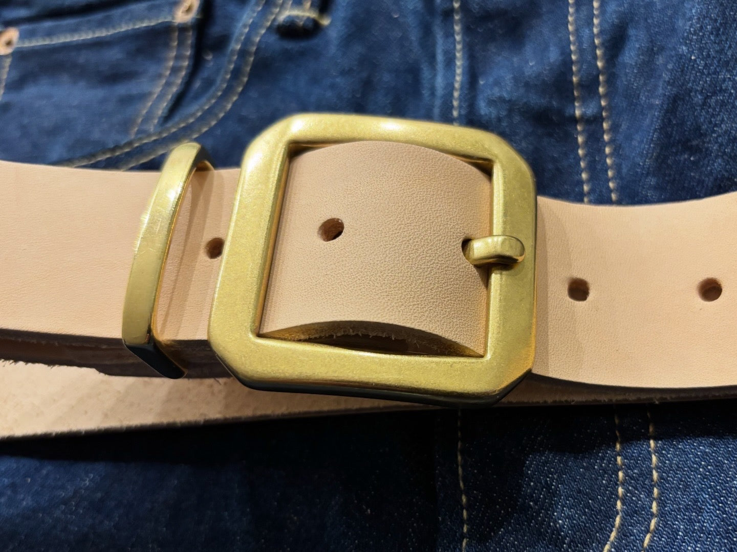 Natural Veg-tanned leather belt with solid brass buckle
