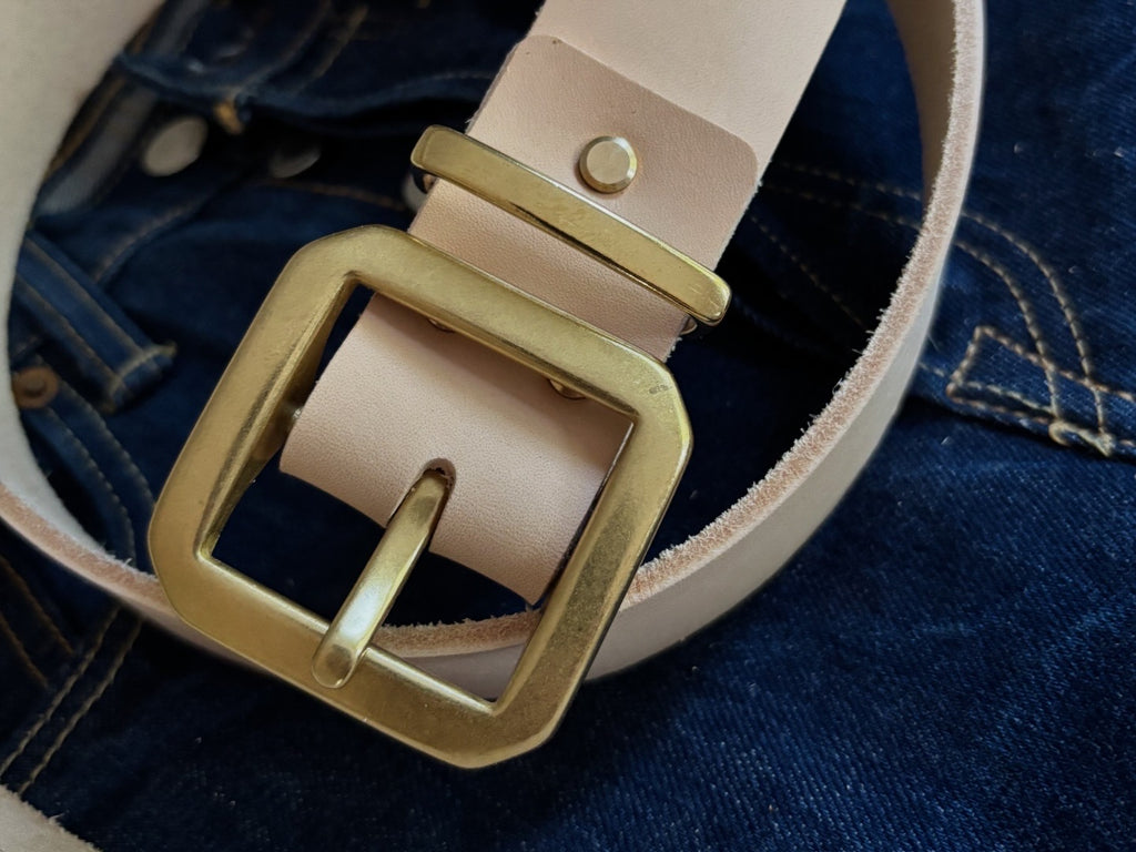 Natural Veg-tanned leather belt with solid brass buckle