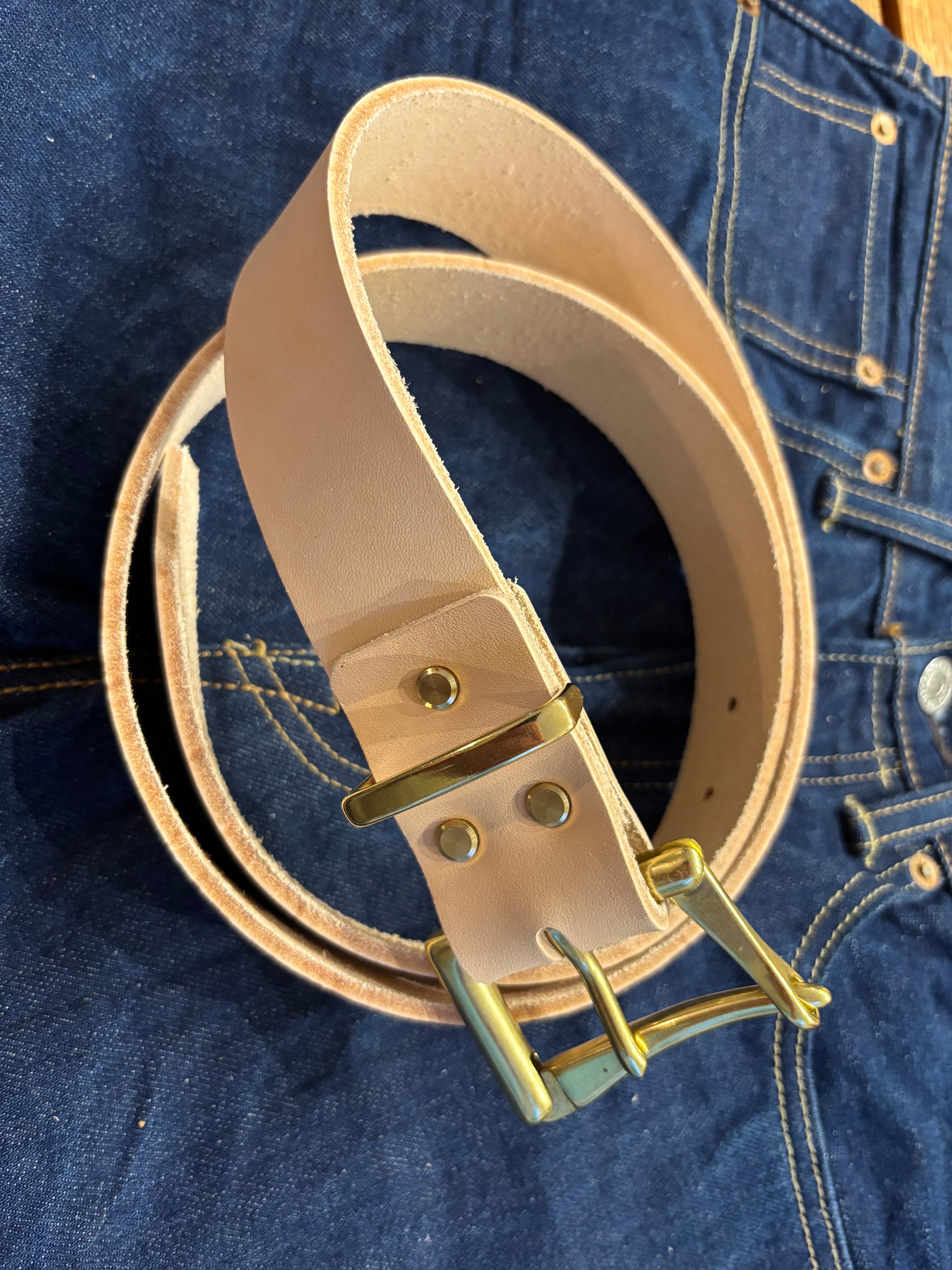 Natural Veg-tanned leather belt with Fireman-style quick release solid brass buckle
