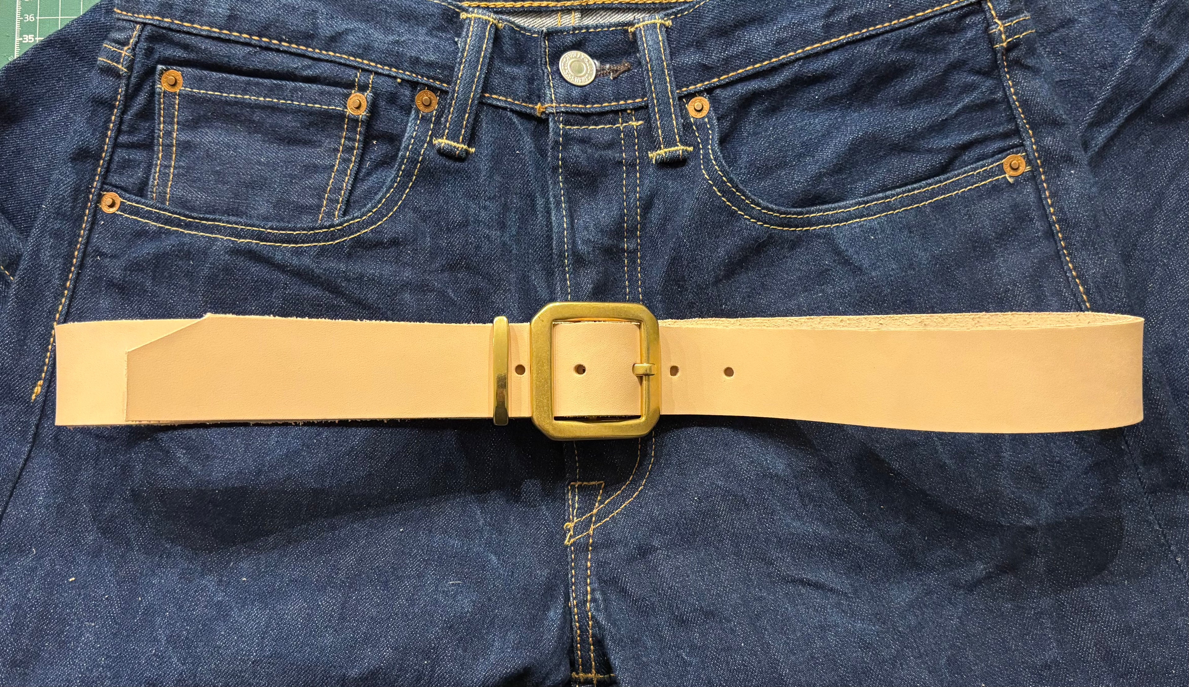 Natural Veg-tanned leather belt with solid brass buckle