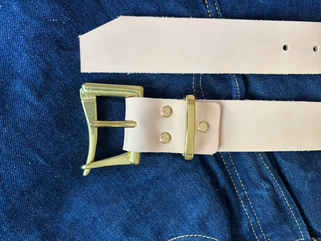 Natural Veg-tanned leather belt with Fireman-style quick release solid brass buckle