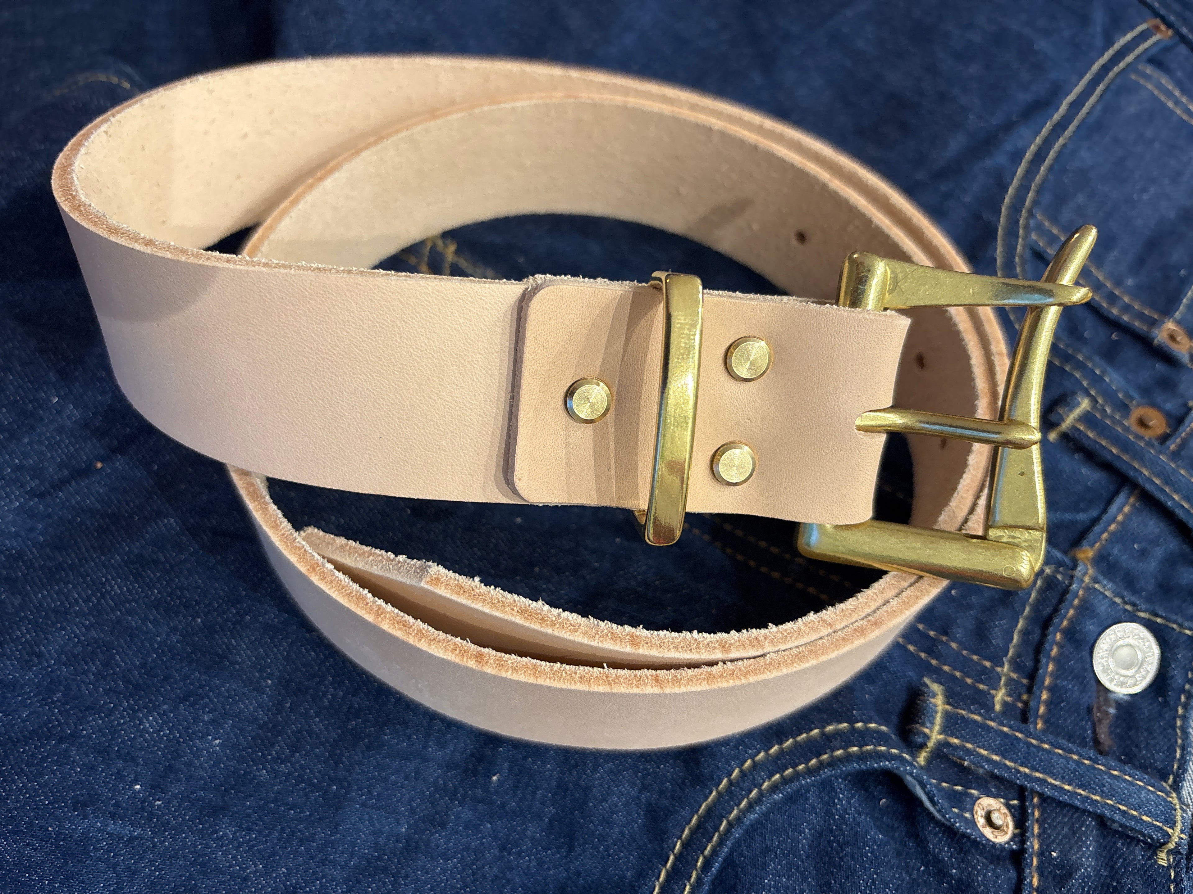 Natural Veg-tanned leather belt with Fireman-style quick release solid brass buckle